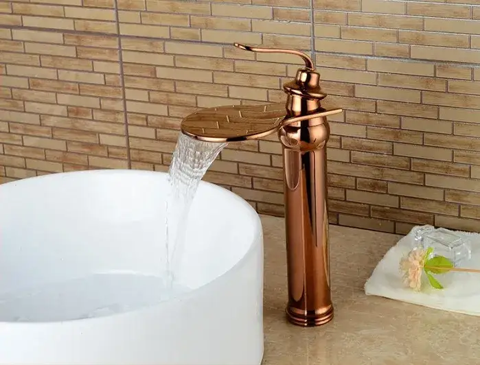 Bateria nablatowa retro – elegancja i styl w Twojej łazience