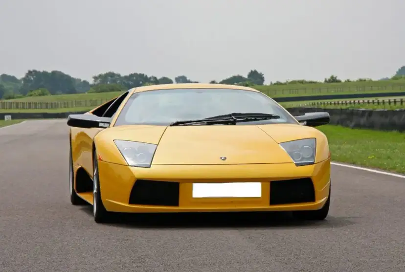 Ile kosztuje złote lamborghini? Zaskakujące ceny i czynniki wpływające na wartość