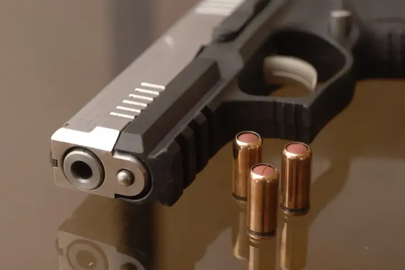 Pistolet gazowy: Kiedy broń nieśmiercionośna staje się groźna?