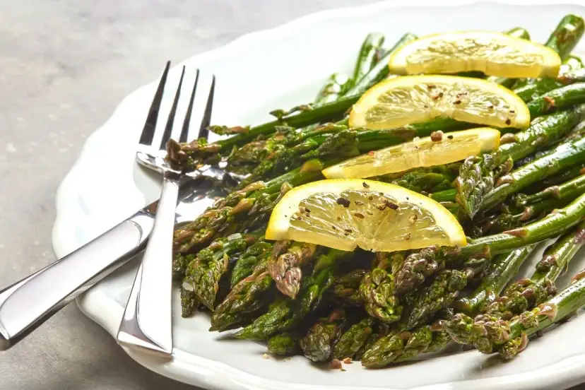 Szparagi na grilla: przepis na idealnie chrupiący przysmak