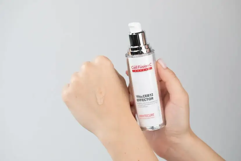 Serum do twarzy po 50-tce: Jak wybrać idealne? Poradnik eksperta