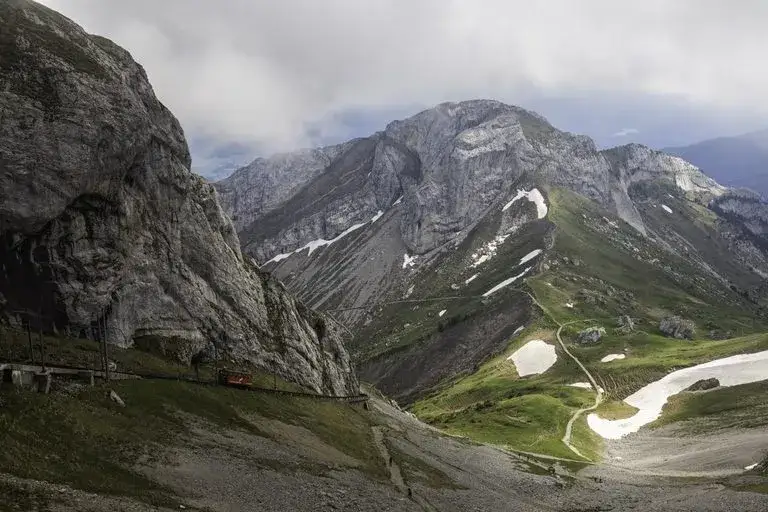 Jak powstały góry? Poznaj zaskakujące procesy ich tworzenia