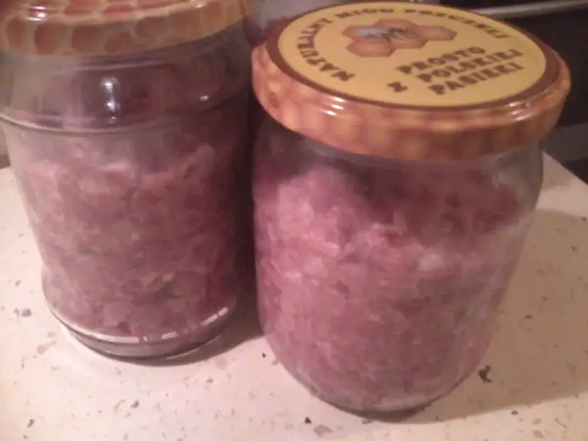 Jak przygotować kiełbasę w słoikach, aby cieszyć się smakiem na długo