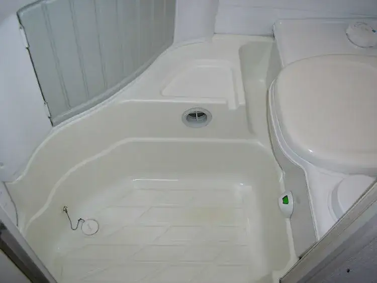 Jak zrobić prysznic w przyczepie kempingowej - proste kroki i porady