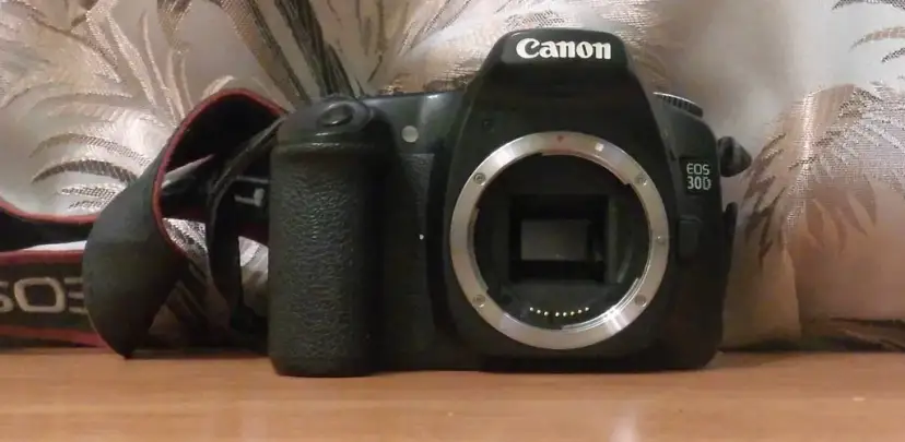 Lustrzanka Canon EOS 30D – poznaj jej mocne i słabe strony