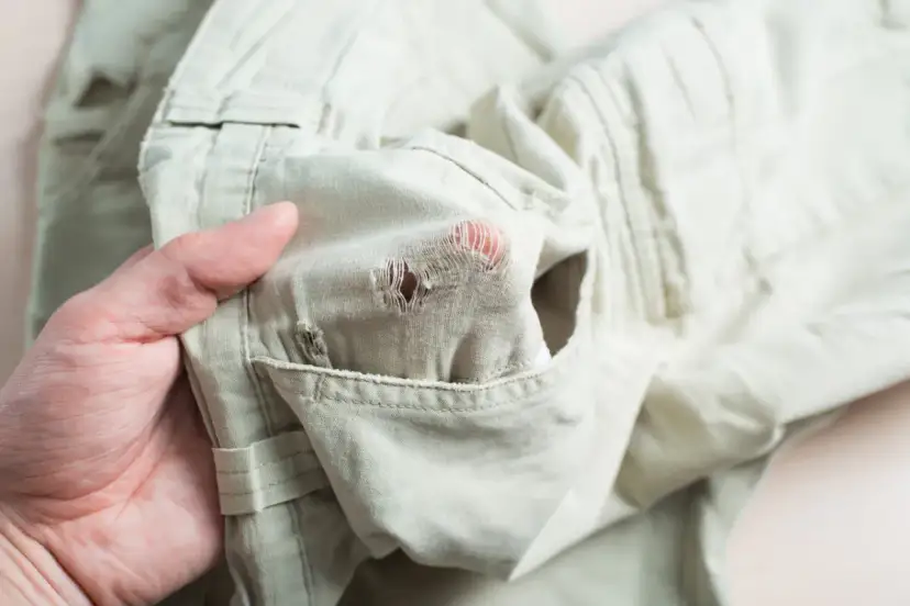 Jak zaszyć dziurę w spodniach w kroku i uniknąć kosztownej naprawy