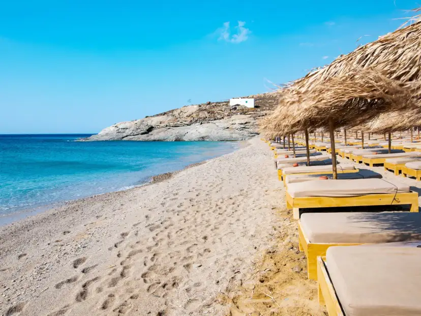 Noclegi nad morzem 2026: Ceny, ukryte koszty i jak zaoszczędzić