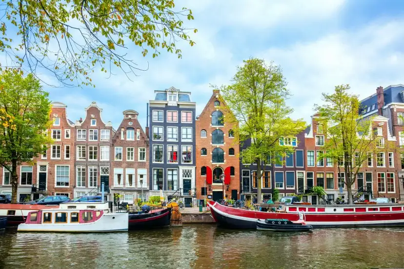 Wynajem mieszkania w Amsterdamie: Koszty, porady i jak znaleźć lokum?