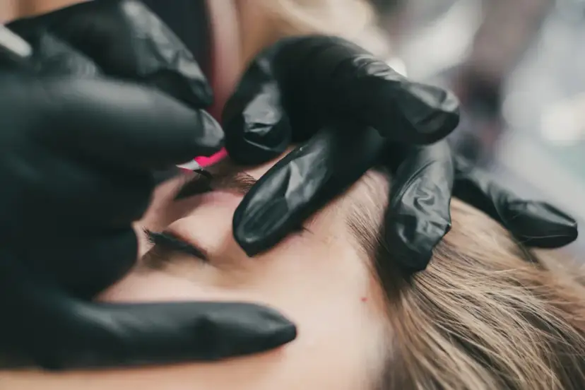 Jak dobrać kolor pigmentu przy makijażu permanentnym oka, brwi lub ust?