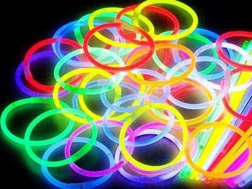 Czy płyn że świecących bransoletek jest szkodliwy dla zdrowia?