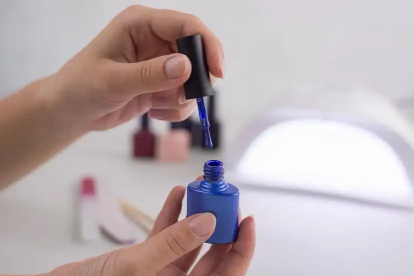 Manicure hybrydowy w domu: Krok po kroku do trwałych paznokci!