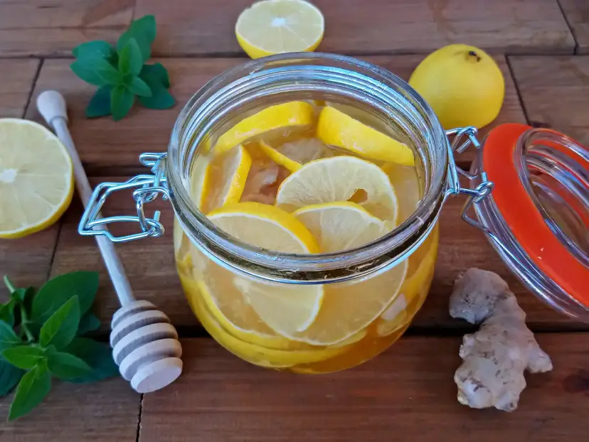 Myślę, że "Napój z imbirem, cytryną, miodem: przepis, korzyści, sekrety" będzie idealnym tytułem.