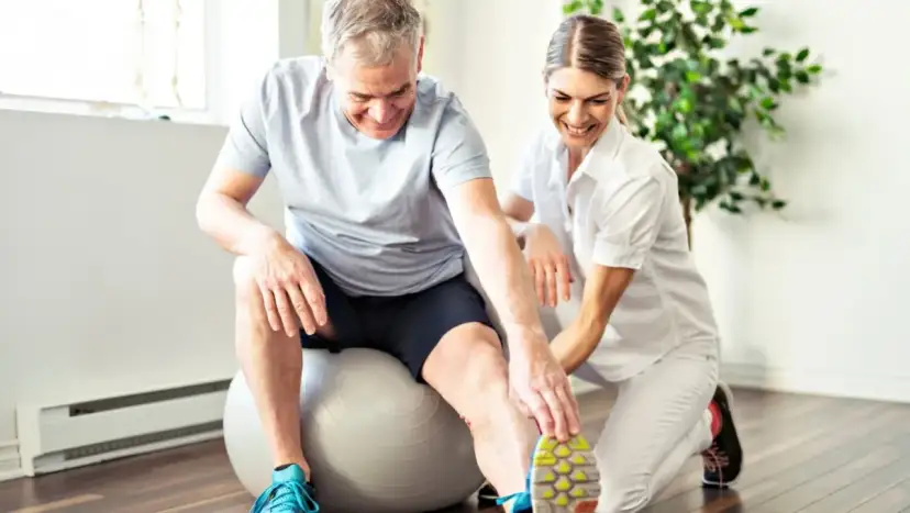 Ile trwa rehabilitacja po udarze w szpitalu? Poznaj plan leczenia.