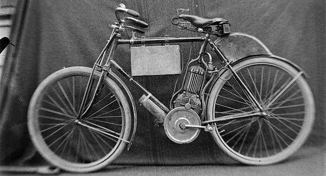 Czy motorowerem można jeździć po ścieżce rowerowej? Poznaj przepisy i konsekwencje