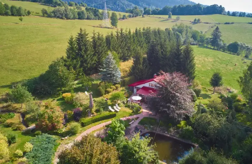 Bacówka Noclegi w Sierpnicy – idealne miejsce na rodzinny wypoczynek