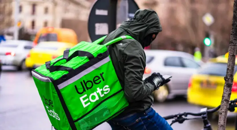Ile zarabia kierowca Uber Eats? Zaskakujące fakty o dochodach