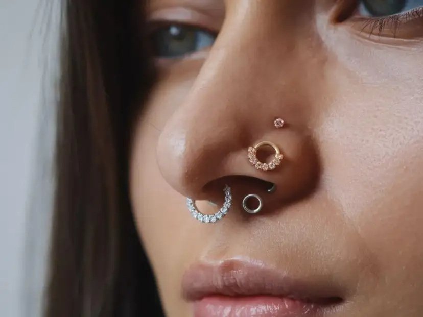 Jaki kolczyk na świeże przekłucie? Wybierz bezpieczne materiały