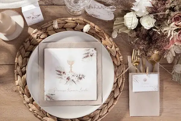 Jak udekorować stół na komunię w domu, aby zachwycić gości?