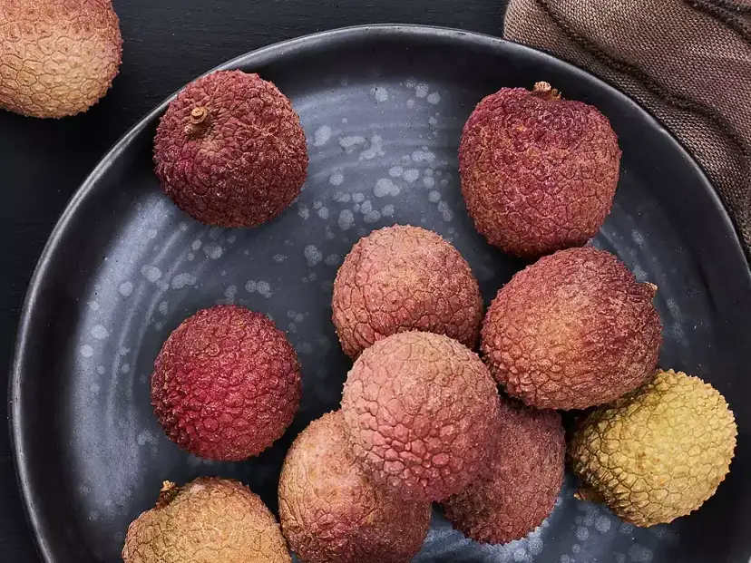 Kiedy jest sezon na liczi? Sprawdź, kiedy kupić świeże owoce