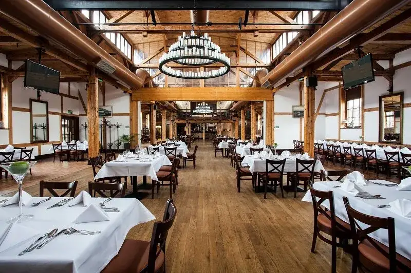 Najlepsze restauracje w Puławach: Gdzie zjeść smacznie i na każdą kieszeń?