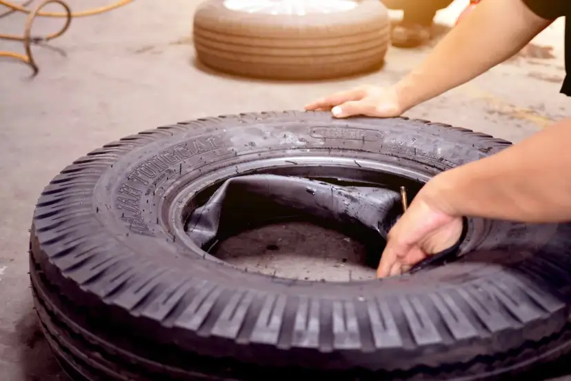 Dętka w oponie bezdętkowej? Tak, ale poznaj ryzyka!