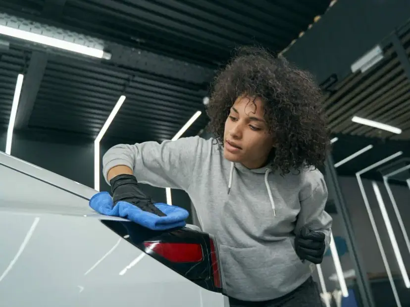 Jaki wosk do nowego samochodu? Przewodnik i polecane produkty