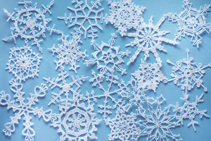 Jak zrobić ozdoby choinkowe na szydełku krok po kroku - proste techniki i porady