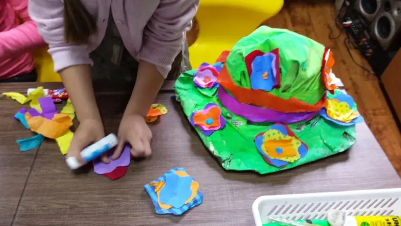 Jak zrobić kapelusz z recyklingu? Eko DIY dla dzieci i dorosłych