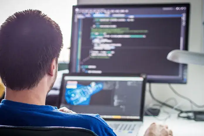 Praca dla informatyka po studiach: jak zdobyć wymarzone zatrudnienie