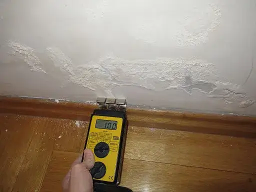 Mokra ściana: Jak zdiagnozować, osuszyć i trwale naprawić?