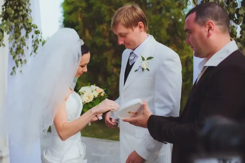 Świadkowie na ślubie cywilnym: Obowiązkowi! Poznaj wymogi i zadania