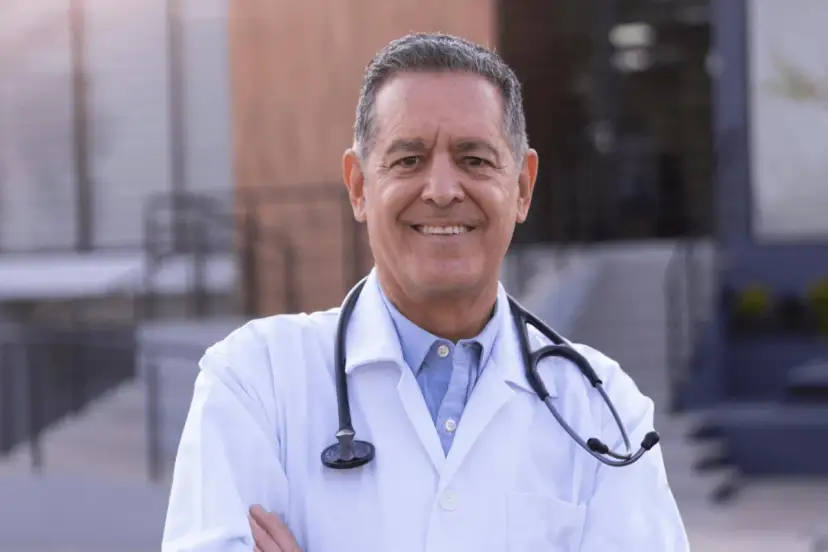 Ile zarabia lekarz rezydent w 2026? Pełne stawki i dyżury.