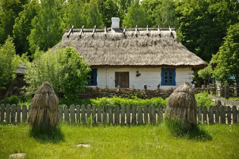 Najciekawsze skanseny na Podlasiu – odkryj tradycję i kulturę