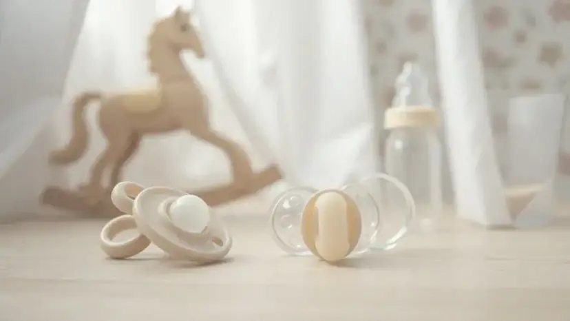 Kiedy zmienić smoczek na większy? Zobacz, jak uniknąć frustracji dziecka