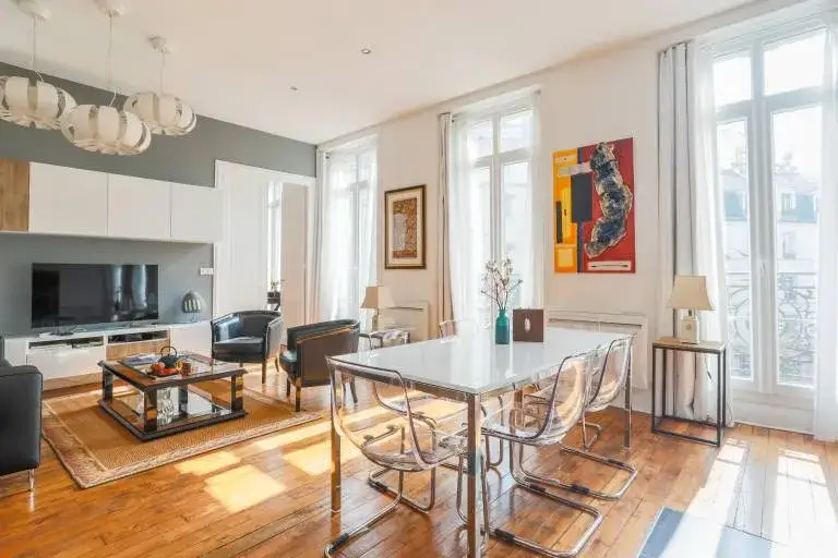 Tanie noclegi w Paryżu – polecane miejsca na komfortowy pobyt