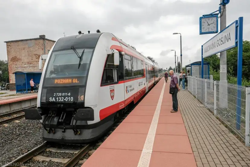 Poznań Główny: Skąd odjeżdża pociąg do Skoków? Sprawdź!