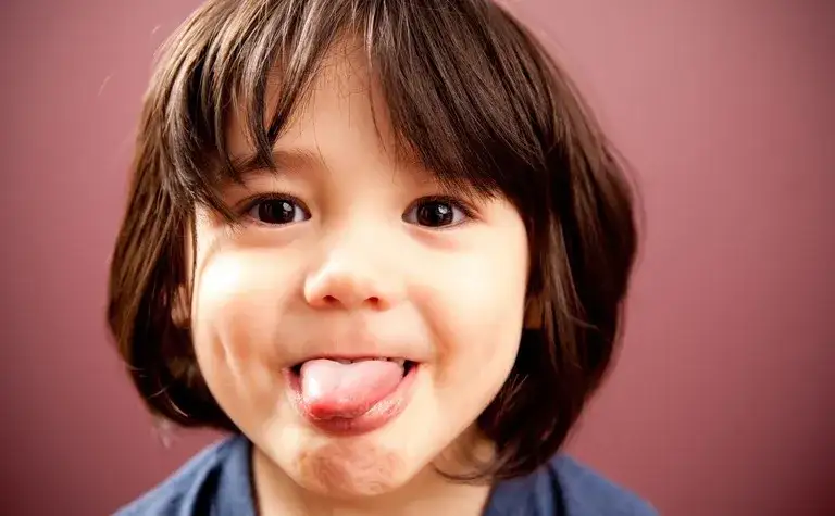 Co robi język za zębami i dlaczego jest to tak ważne dla zdrowia?