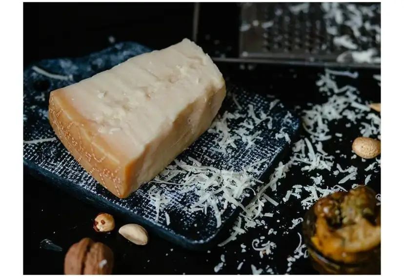 Jak długo dojrzewa parmezan? Przewodnik po wiekach i smakach
