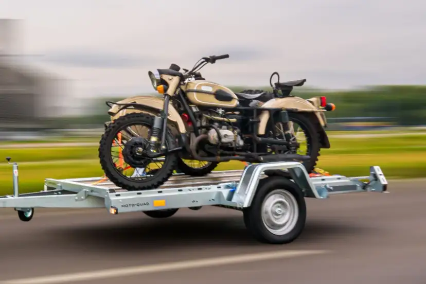 Jak przewieźć motocykl? Poradnik: metody, koszty, przepisy i mocowanie
