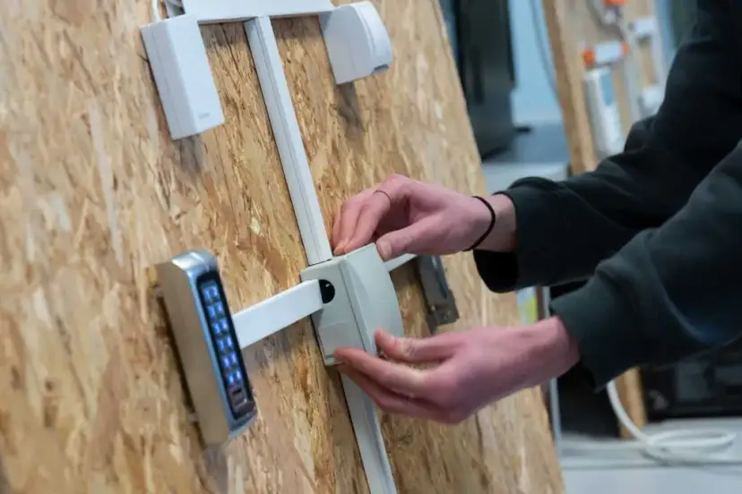 Technik elektryk jakie przedmioty rozszerzone - klucz do sukcesu w zawodzie