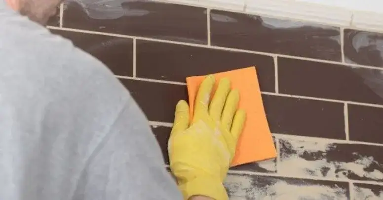 Jaką wybrać zaprawę do fugowania płytek klinkierowych, aby uniknąć problemów?