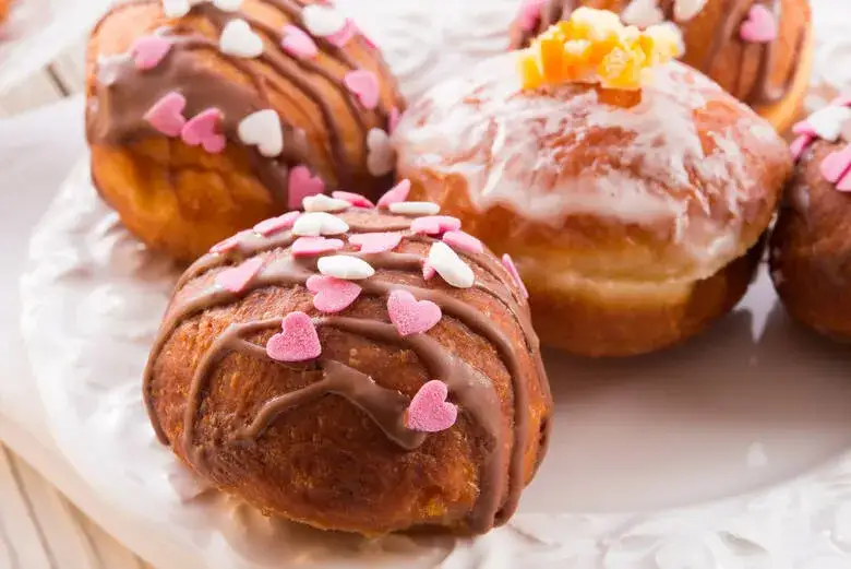 Tłusty Czwartek: Historia, Pączki i Tradycje - Odkryj Korzenie