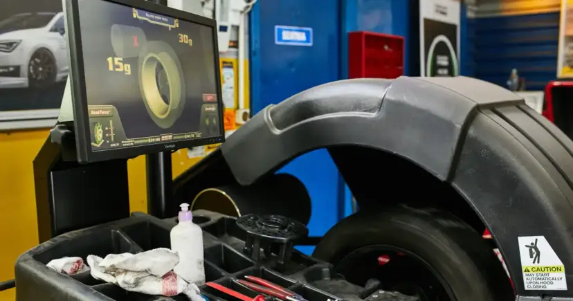 Ile powietrza w oponach? Poradnik Marka Dudka: Bezpieczeństwo i oszczędności