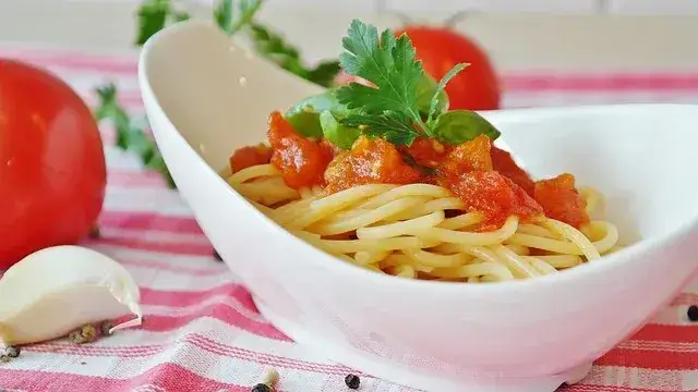 Sosy do spaghetti w Biedronce – poznaj smaki i ceny, które zaskoczą
