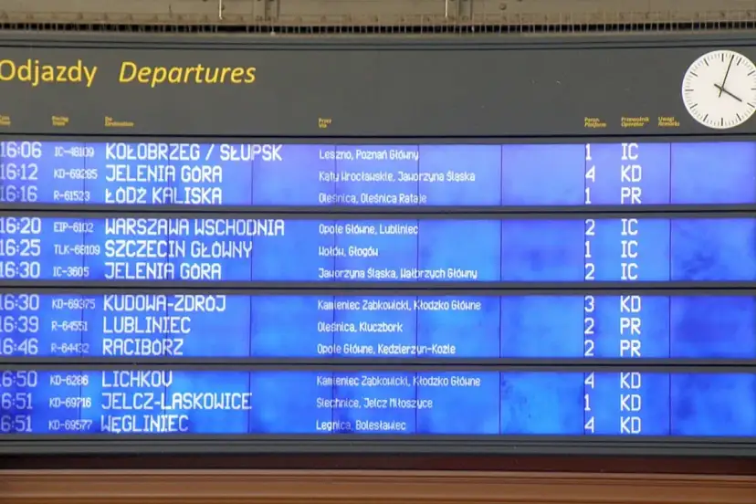 Aktualny rozkład jazdy pociągów Katowice: Odjazdy, perony, opóźnienia