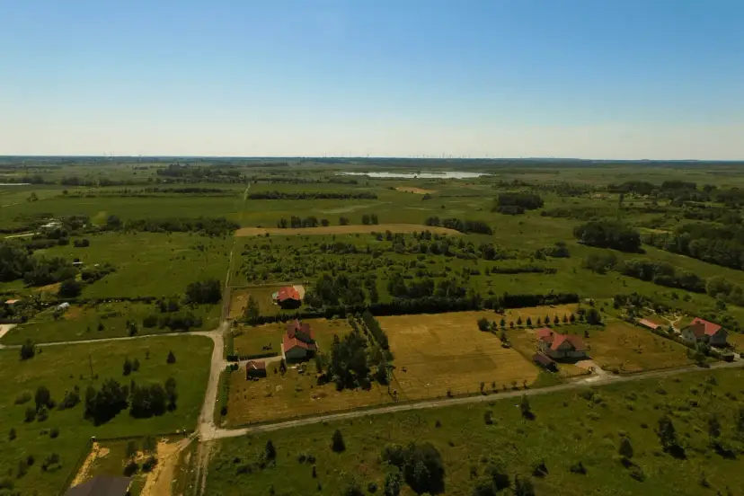 Czy warto inwestować w ziemię? Odkryj zyski i ryzyka tej decyzji