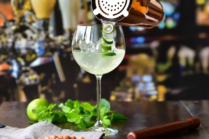 Wybór kompletu szklanek: przewodnik Ady Jasińskiej. Co musisz wiedzieć?