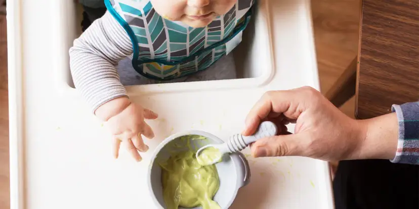 Awokado dla niemowlaka? Od kiedy, jak podać i czy jest bezpieczne?
