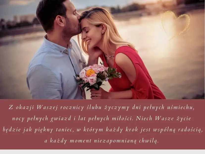 Para świętuje 18 rocznicę ślubu. On całuje ją w czoło, ona trzyma bukiet róż.