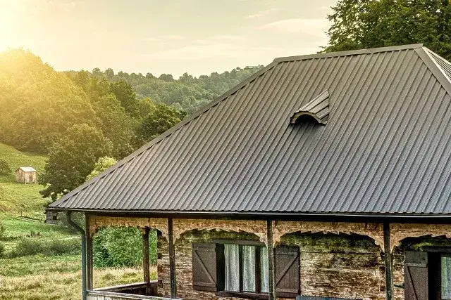 Ceny blach na dachy – jakie są najważniejsze czynniki wpływające na koszty?
